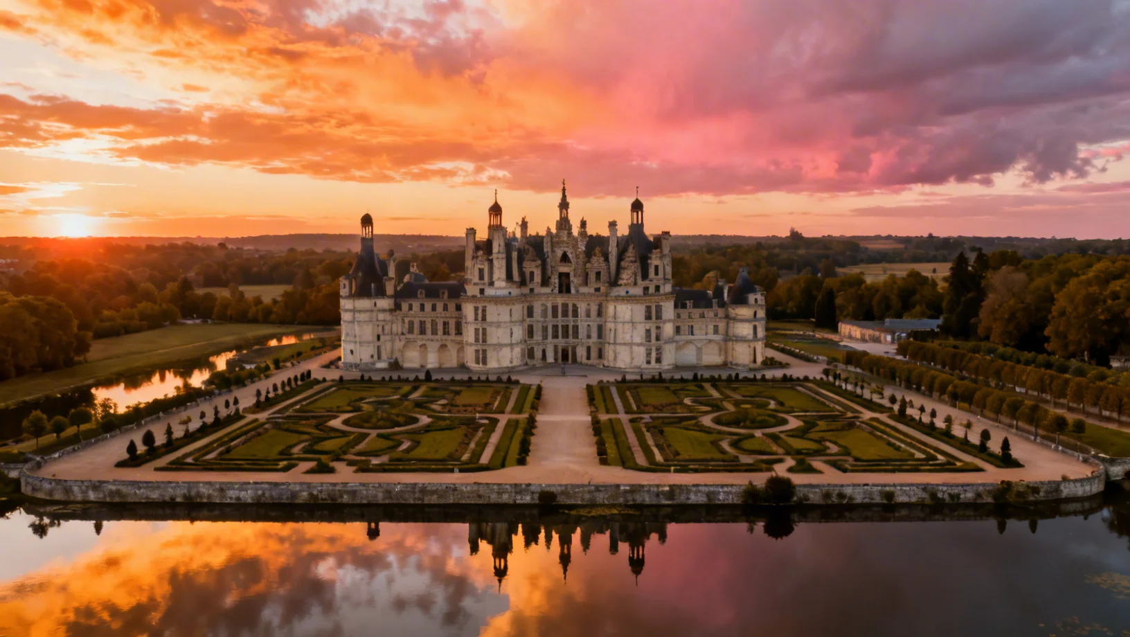 Château de la Loire au coucher du soleil